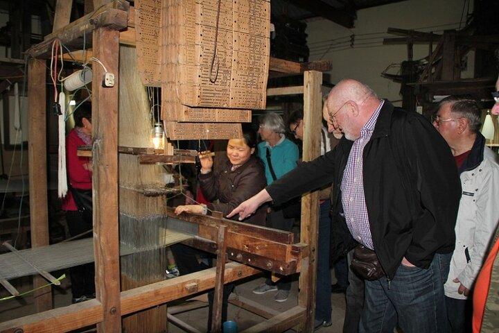 Van Phuc Silk and Duong Lam Village Private Day Trip from Hanoi