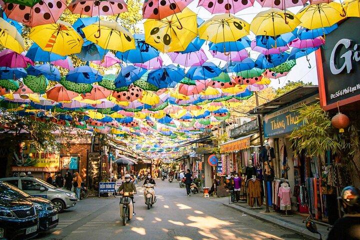 Van Phuc Silk and Duong Lam Village Private Day Trip from Hanoi