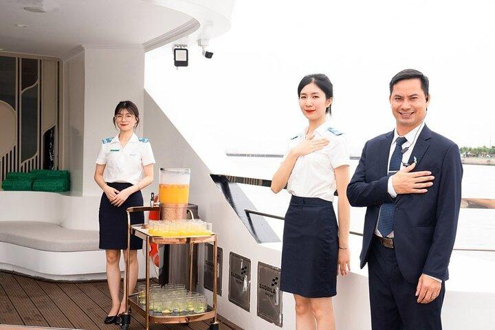 Saquila Yacht Explore Halong Bay or Bai Tu Long Bay