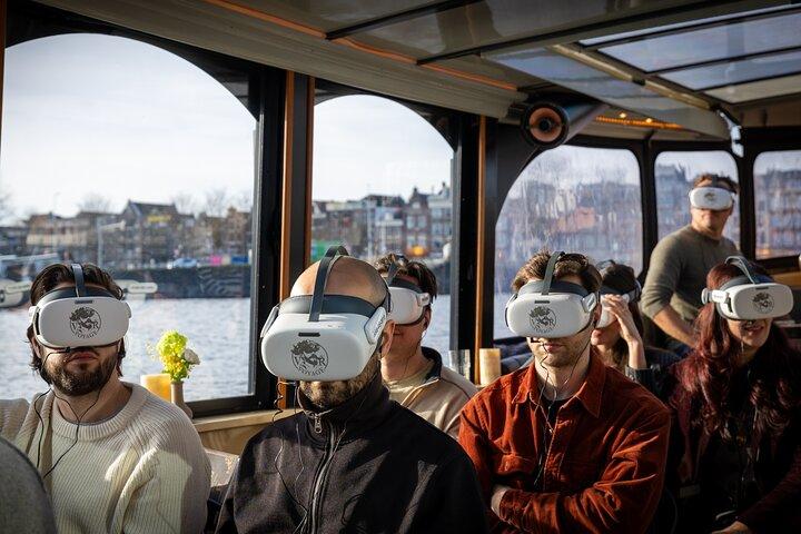 Amsterdam: Luxury Canal Cruise with Historic VR Experience