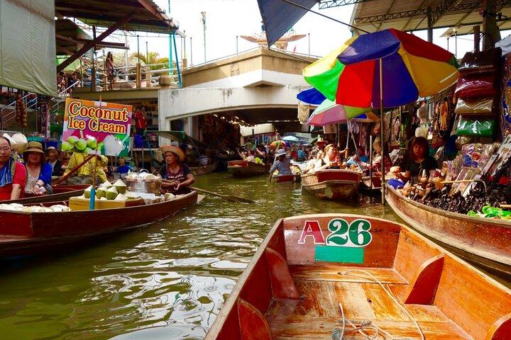 Pattaya Floating Market Tickets with Private Transfers