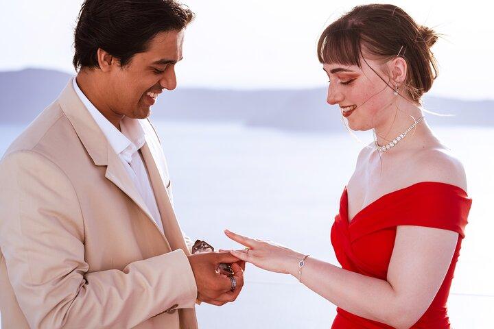 Intimate Surprise Proposal Photo Experience in Santorini
