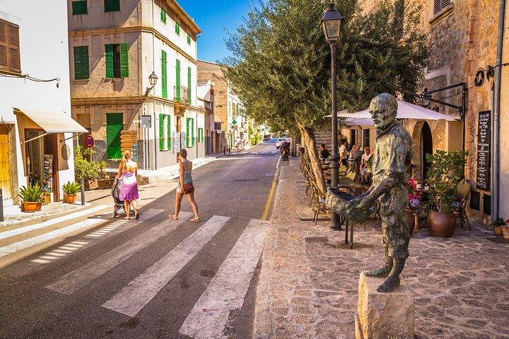 Palma de Mallorca and Valldemossa Tour from Cruise Port