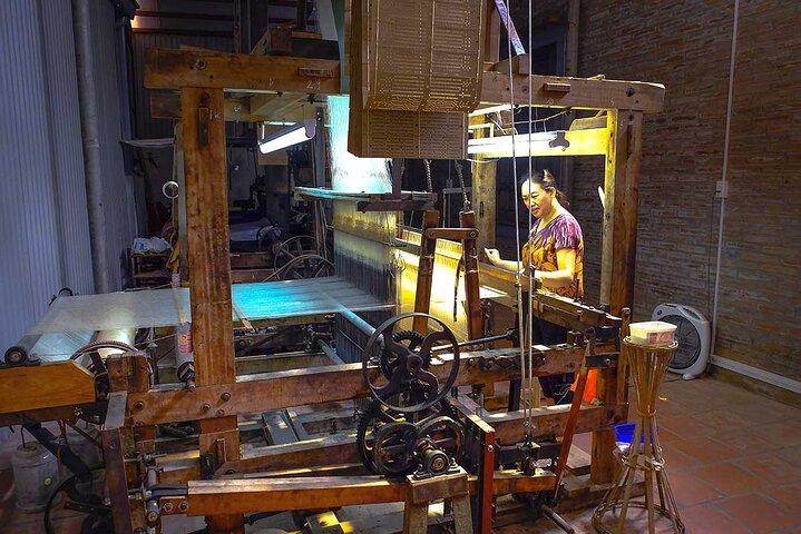 From Hanoi: Van Phuc Silk & Duong Lam Village Private Day Trip