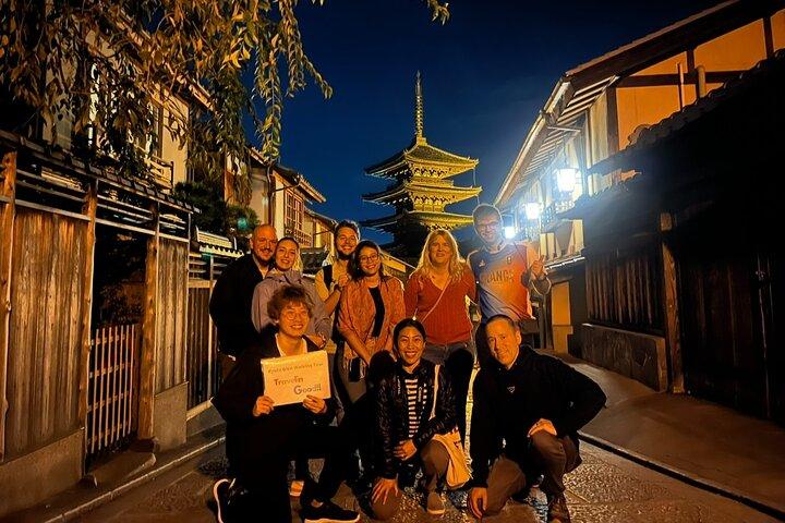 Kyoto: Gion Magical Night Walking Tour