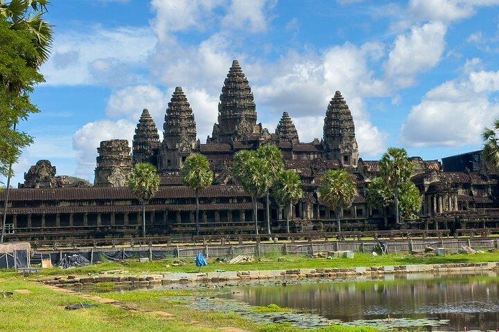 Angkor Wat Sunrise Small Group Tour