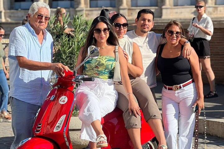 Rome Vespa Tour and Professional Photoshoot