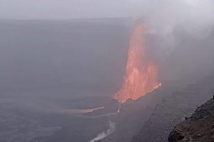 Hawaii Volcanoes, Waterfalls, Beaches & Hilo Highlights Day Tour