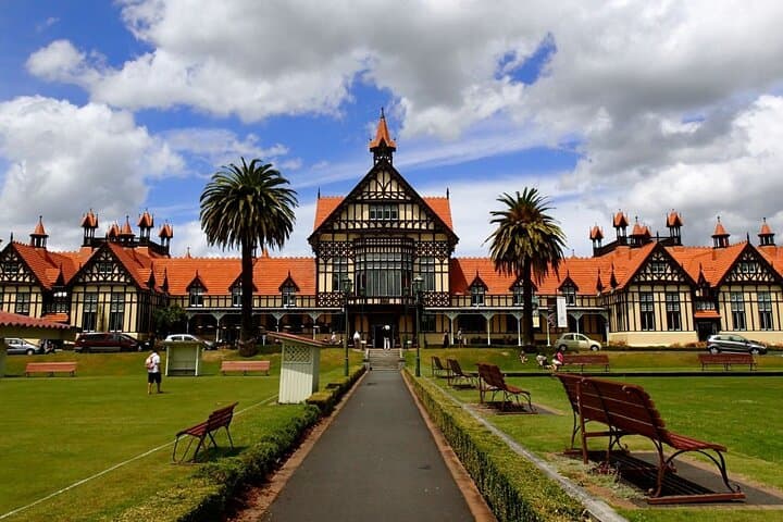 2 Day Tour Auckland to Hobbiton, Waitomo, Rotorua and Taupo