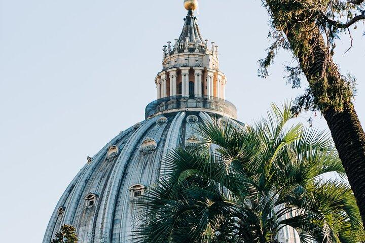 St. Peter's Basilica Tickets with Host