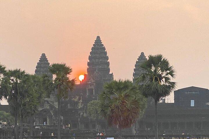 Sunrise Watching Expedition at Angkor Wat from Siem Reap