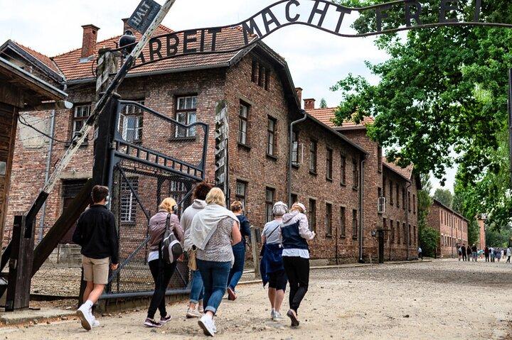Auschwitz & Birkenau Guided Tour with Hotel Pickup from Krakow