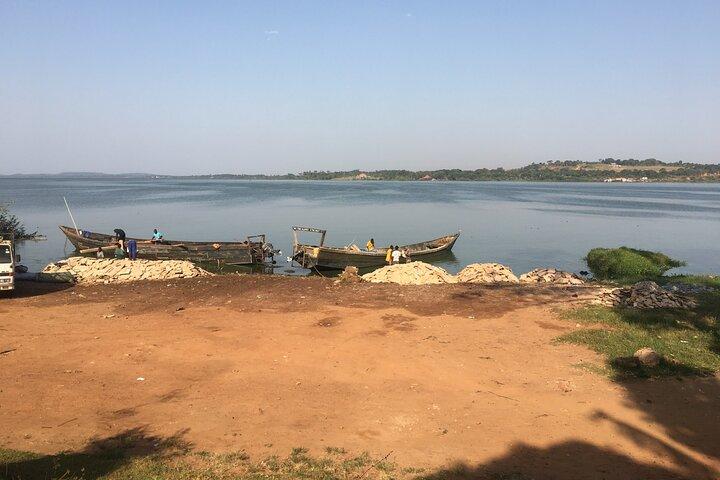 2-Hours village walk and Lake Victoria cruise from Entebbe