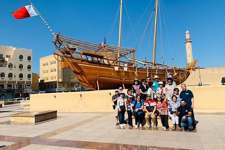 Abu Dhabi Full Day Sightseeing Tour from Dubai with Mosque Visit