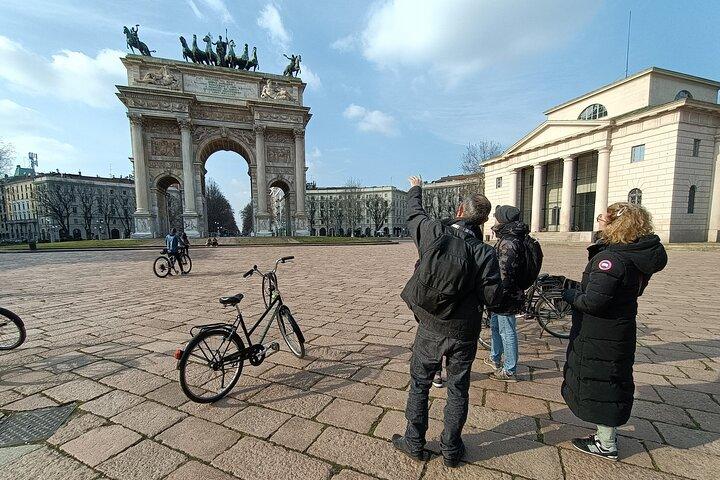 Milan: Electric Bicycle Tour Tourist Guide Live - 3 hours & half