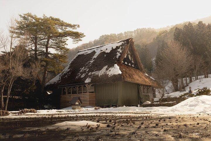 ENGLISH SPEAKING Private Full Day Tour Shirakawago/ Takayama