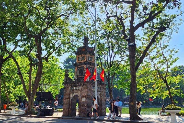 Hanoi City Private Tour with Bat Trang Village, Water Puppet Show
