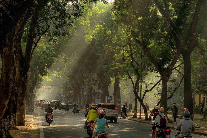 Hanoi City Private Tour with Bat Trang Village, Water Puppet Show