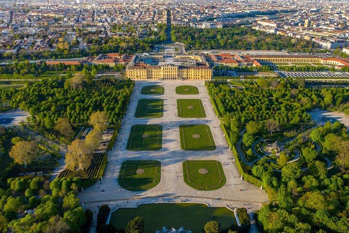 Private Transfer from Berlin to Vienna with 2 hours for sightseeing