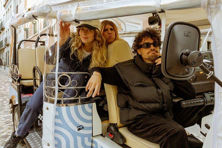 Private tuk tuk tour in old city Lisbon (Standard-1h30)