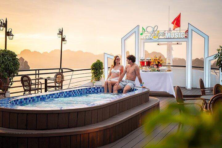 Hanoi : Halong Deluxe Day Cruise with Jacuzzi and Local Food