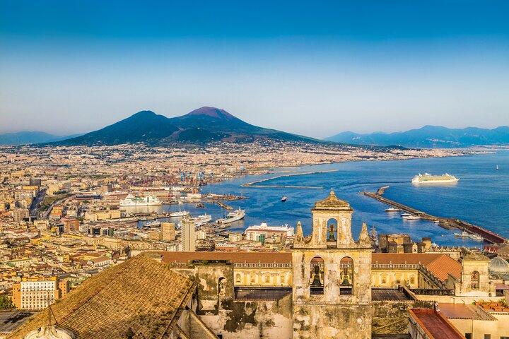 Private transfer from Florence to Naples with 2h of sightseeing