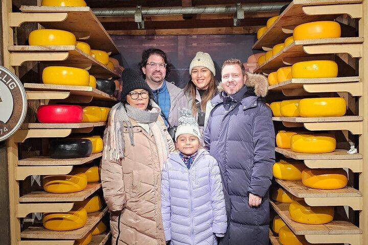 Private Tour in a Luxury Van to Zaandam, Windmills & Volendam