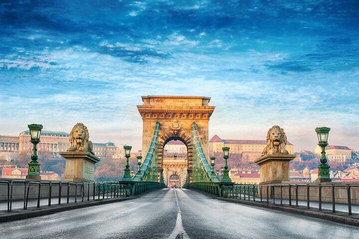 Vienna to Budapest - Private transfer with 2h of Sightseeing
