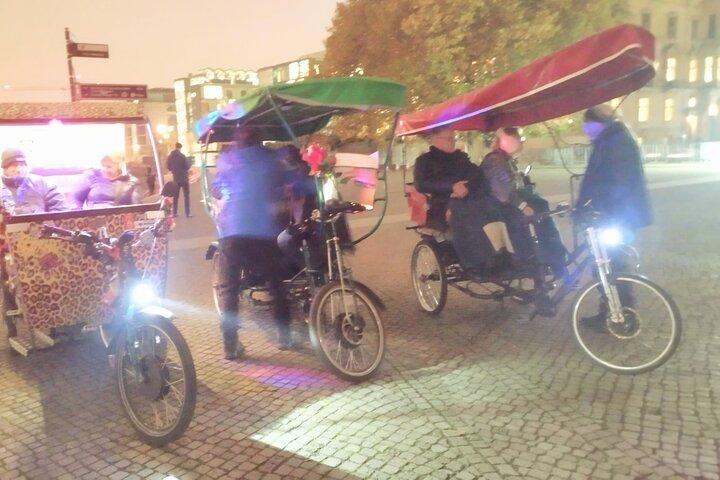 Berlin by Evening: Private Rickshaw Tour Golden Hour/City Lights