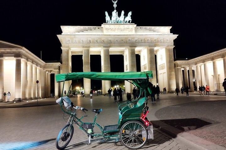 Berlin by Evening: Private Rickshaw Tour Golden Hour/City Lights