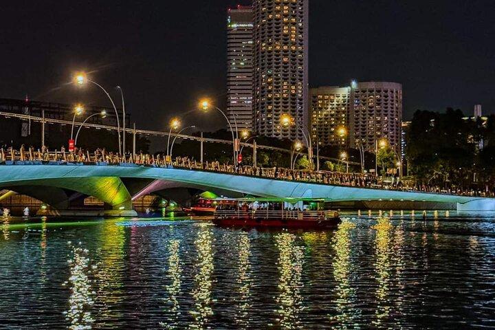 Singapore by Night: River Cruise, Light Shows & Iconic Lau Pa Sat