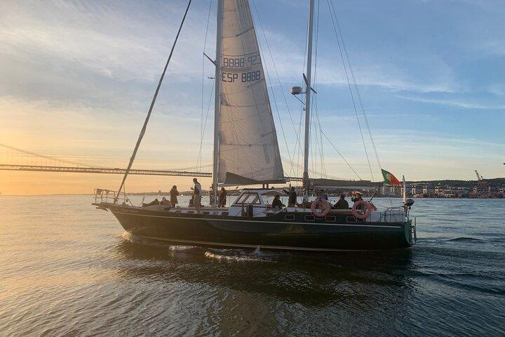 Lisbon 2H Sailing Boat Tour and Cruise With Drinks