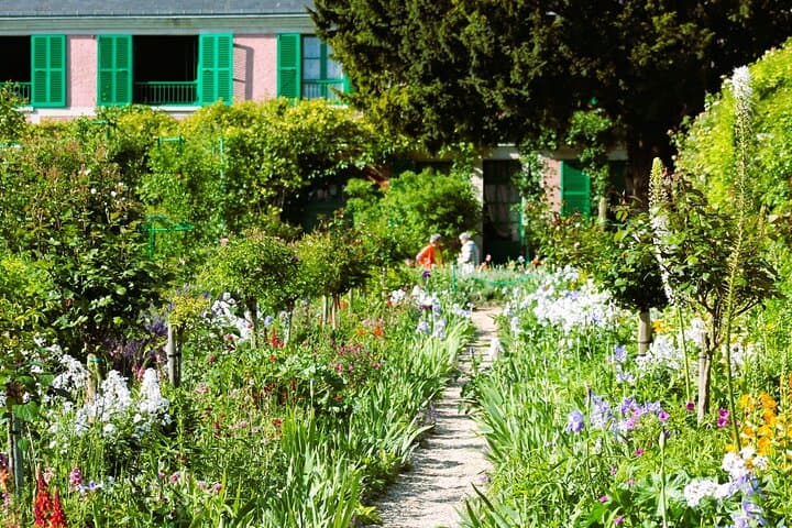 Giverny Claude Monet House & Gardens 5 hour tour from/to Paris