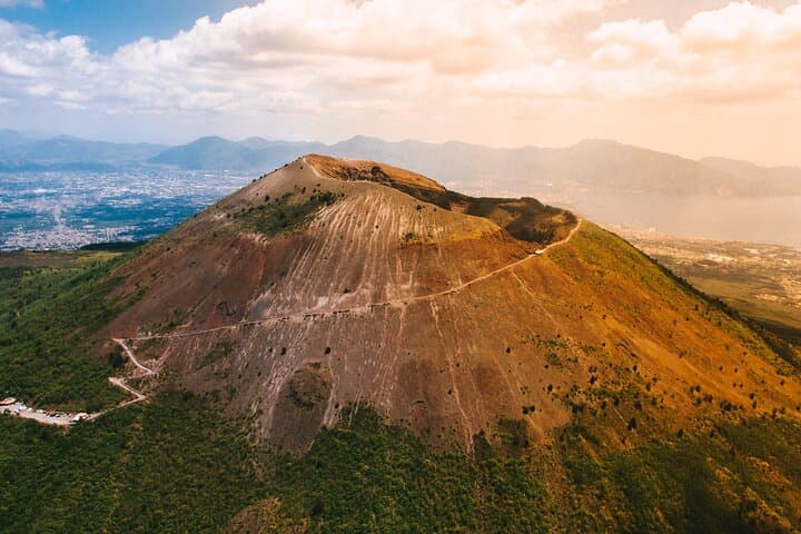 Private Transfer: Naples to Praiano, 2h in Vesuvius or Pompeii