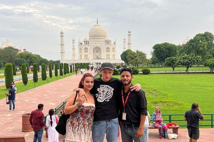 Private Same-Day Taj Mahal & Agra Fort Tour from Jaipur by Car