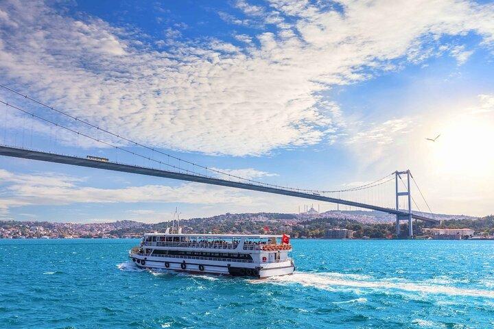 Sunset Bosphorus Yacht Cruise with Snacks and Guide