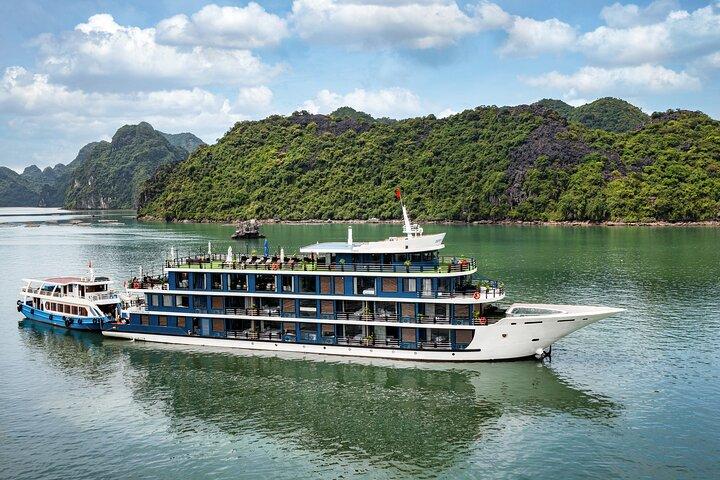 Doris Cruise 5 star cruise 3 days visiting Halong - Lan Ha Bay