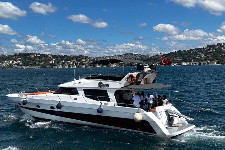 Istanbul: Luxury Private Yacht Cruise on the Bosphorus