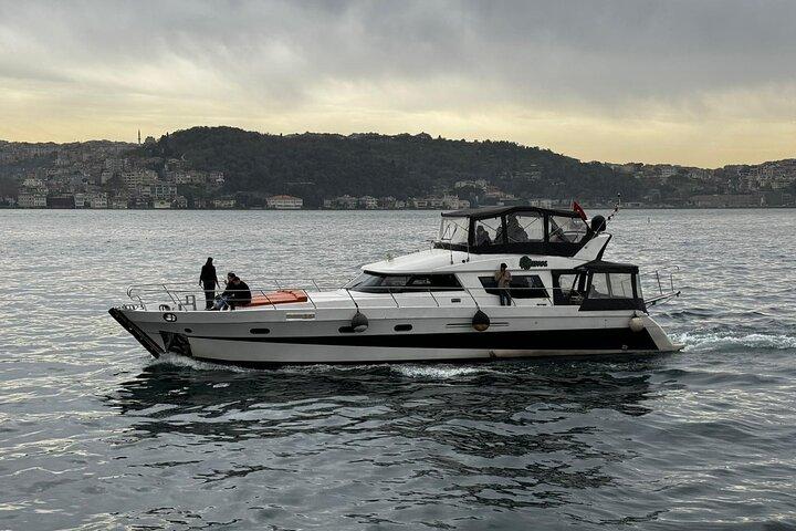 Istanbul: Luxury Private Yacht Cruise on the Bosphorus
