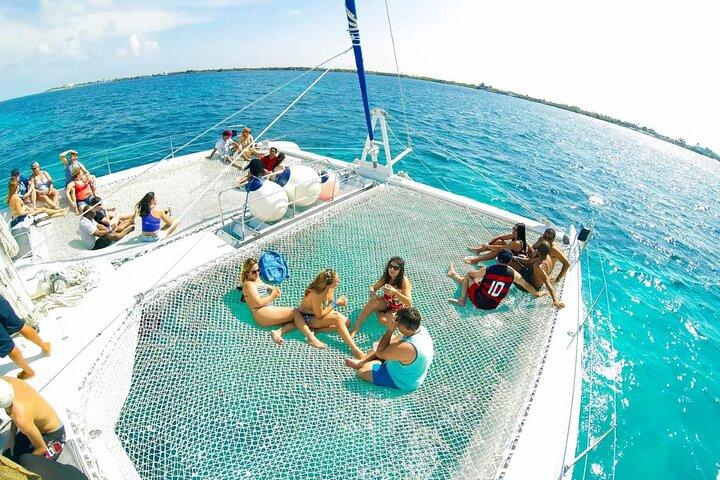 Isla Mujeres: Catamaran Tour with Snorkeling Food, Drinks, Beach