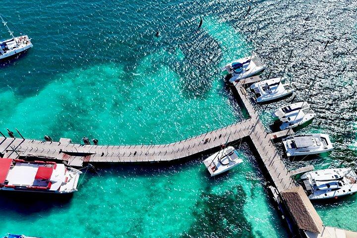 Cancún Private Catamaran with Snorkel and Open Bar
