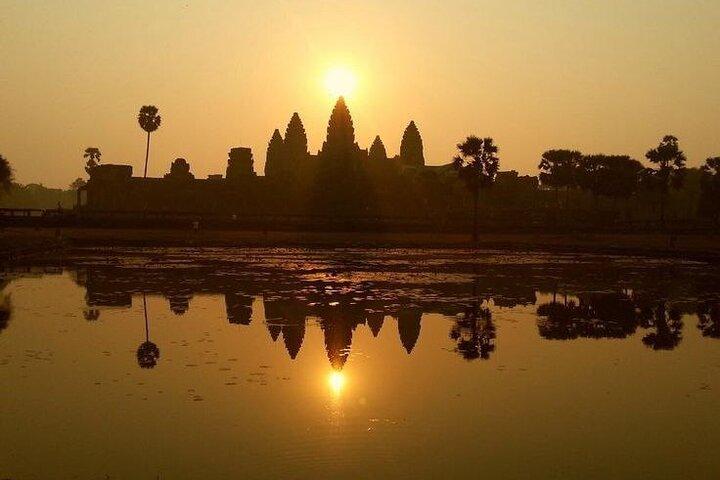 Angkor Wat highlight Tour From Sunrise -Small Group