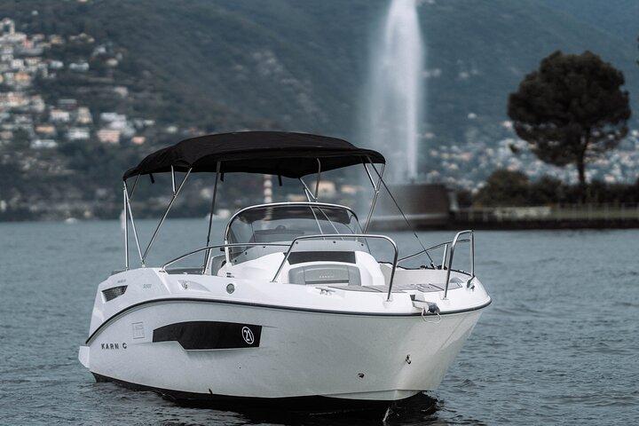 One Hour Boat Tour Departure Como with Private Captain