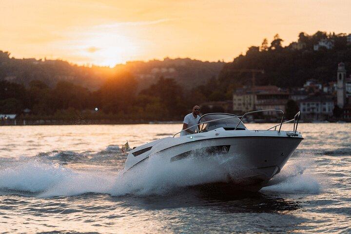 One Hour Boat Tour Departure Como with Private Captain