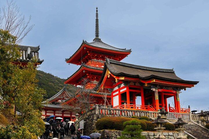 Kyoto UNESCO World Heritage Site Private Tour with a Premium Van