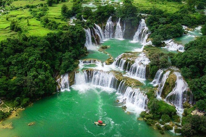 Lake Boat Trip and Motorbike Tour in Cao Bang