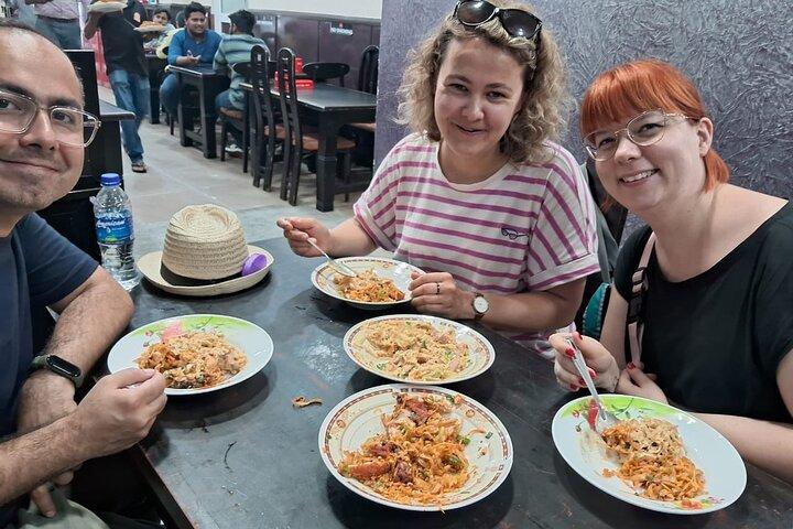 Colombo local Food Tour &City Tour by TukTuk All food Included