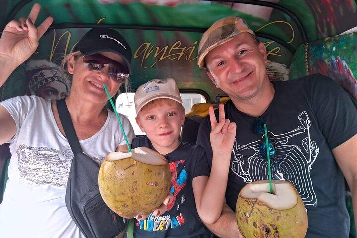 Colombo local Food Tour &City Tour by TukTuk All food Included