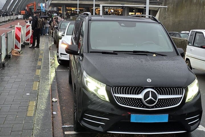 Private transfers from or to Amsterdam (AMS) Airport Schiphol