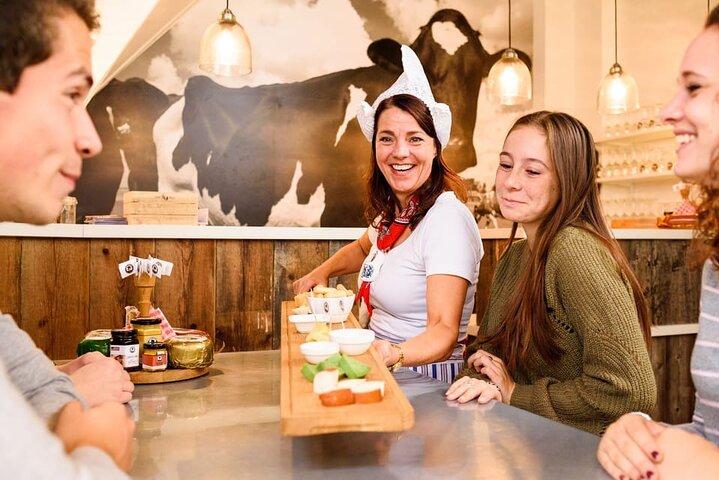 Guided Dutch Cheese Tasting Experience in Amsterdam with Wine